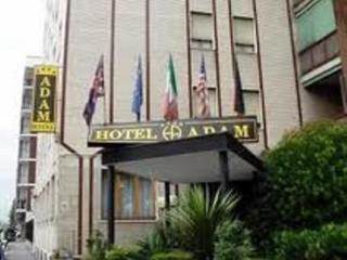 Club Z Hotel Кирения Екстериор снимка