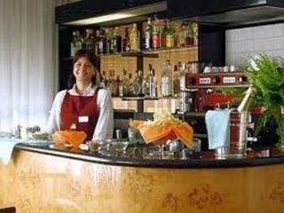 Club Z Hotel Кирения Екстериор снимка