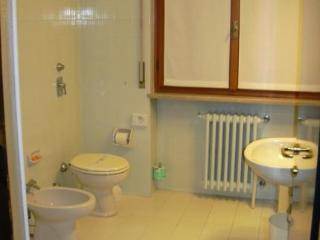 Club Z Hotel Кирения Екстериор снимка